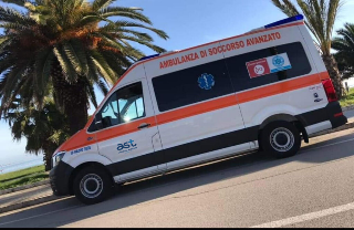 Grottammare - Aggredisce due passanti sul lungomare, giovane sedato